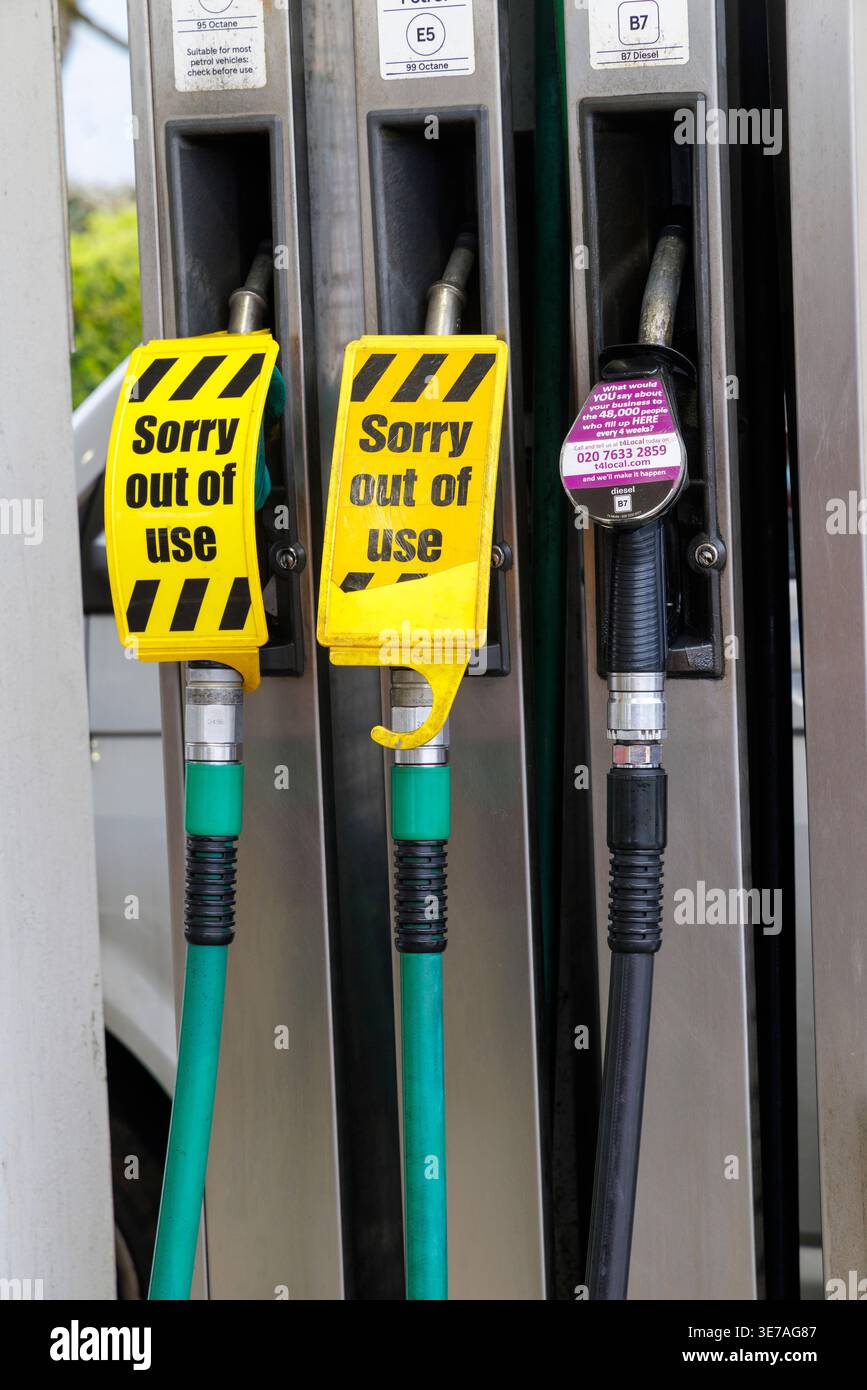 Pompes à essence hors service, pas de carburant, Bridgend, pays de Galles, Royaume-Uni Banque D'Images