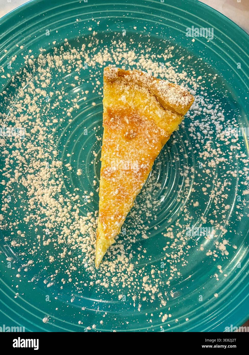 Plat de cheesecake, dessert à Casa de Angelo in Little Italy, 2026, New York - Image de stock capturée avec un smartphone