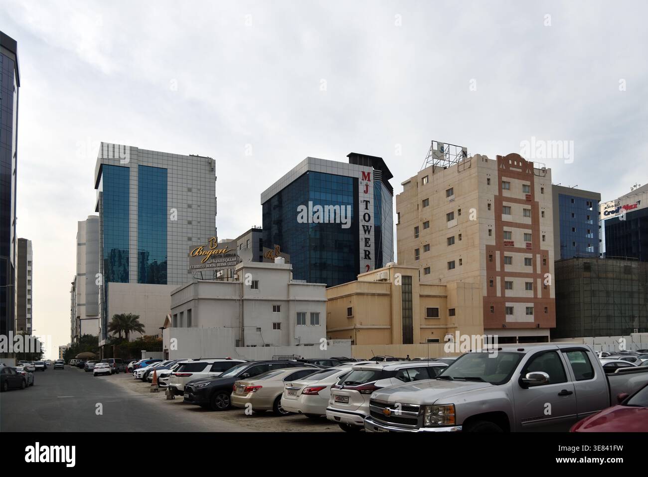 Manama, Bahreïn - 10 février 2026 : district de Seef. Seef est un quartier commercial et résidentiel de premier plan dans le nord de Manama, Royaume de Bahreïn Banque D'Images