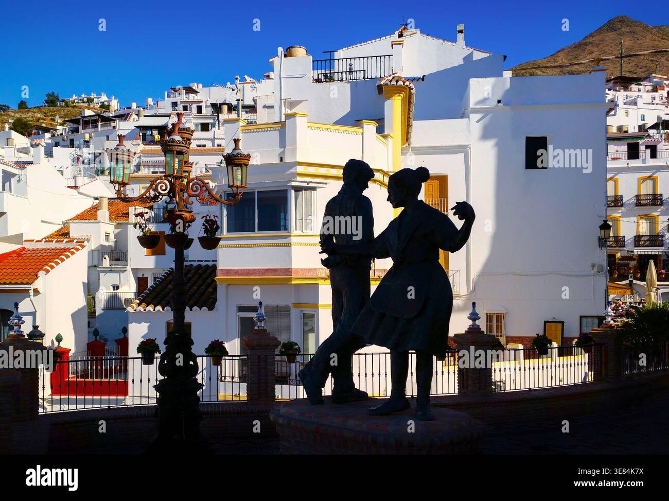 Sculpture silhouette célébrant le Fandango (danse) à Competa, Province de Málaga, Andalousie, Espagne Banque D'Images