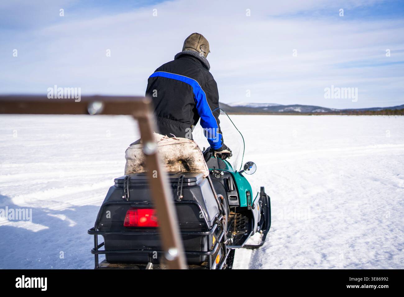Snow Ridier Snowmobile rider Banque de photographies et d’images à haute résolution ...