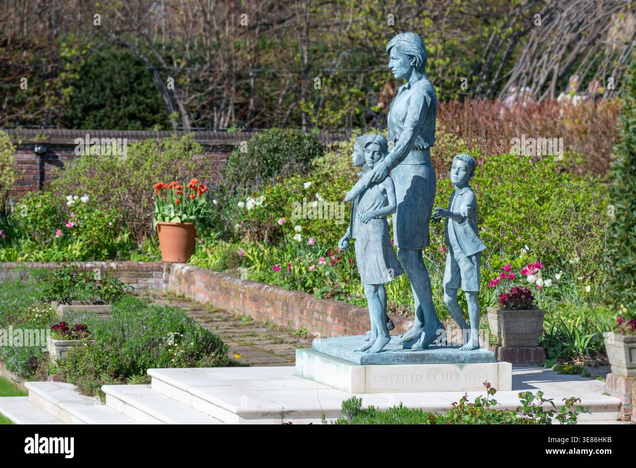 Diana, princesse de Galles, statue commémorative dans le jardin coulé, sculpteur Ian Rank-Broadley. Banque D'Images