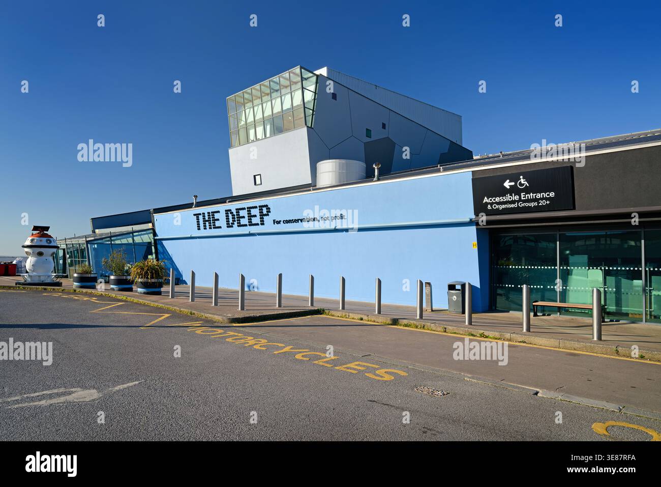 UK, East Yorkshire, Hull, The Deep Aquarium. Banque D'Images