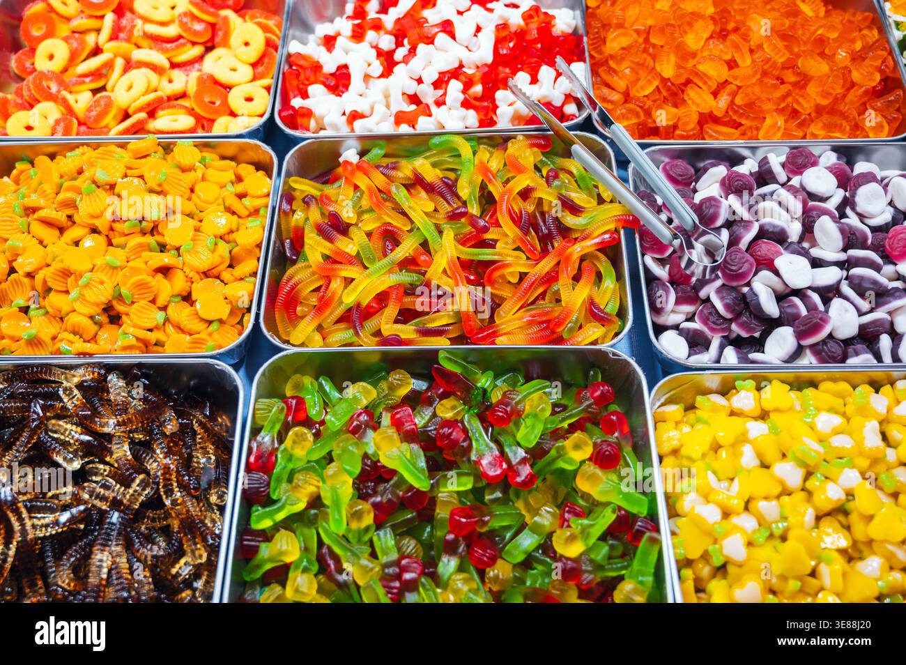 fermez un fond de bonbons colorés de bonbons au sucre et de marmelade. Banque D'Images