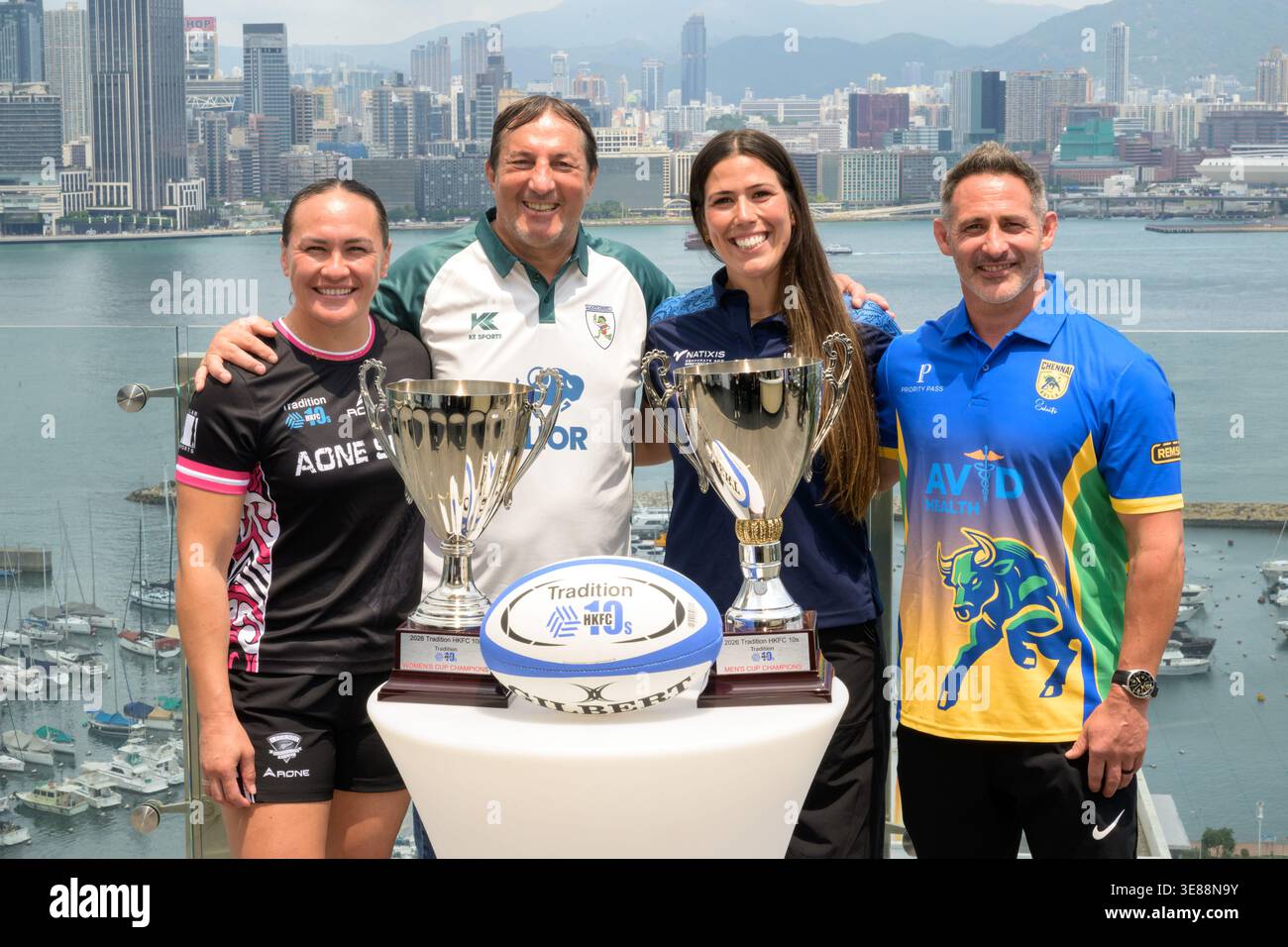 13 avril 2026, Hong Kong, Hong Kong SAR, Chine : tradition HKFC 10s Rugby Conférence de presse dans le Park Lane Hotel Causeway Bay, Hong Kong. Joueurs L. Portia Woodman-Wickliffe (ex-NZ Black Fern, AB 7s), Philippe Sella ancien joueur français de rugby à xv, Charlie Jacoby (ex-USA 15s) et R. Ben Gollings (ex-England 7s et entraîneur des Fidji) prêts pour cette semaine de jeu. (Crédit image : © Jayne Russell/ZUMA Press Wire) USAGE ÉDITORIAL SEULEMENT ! Non destiné à UN USAGE commercial ! Banque D'Images