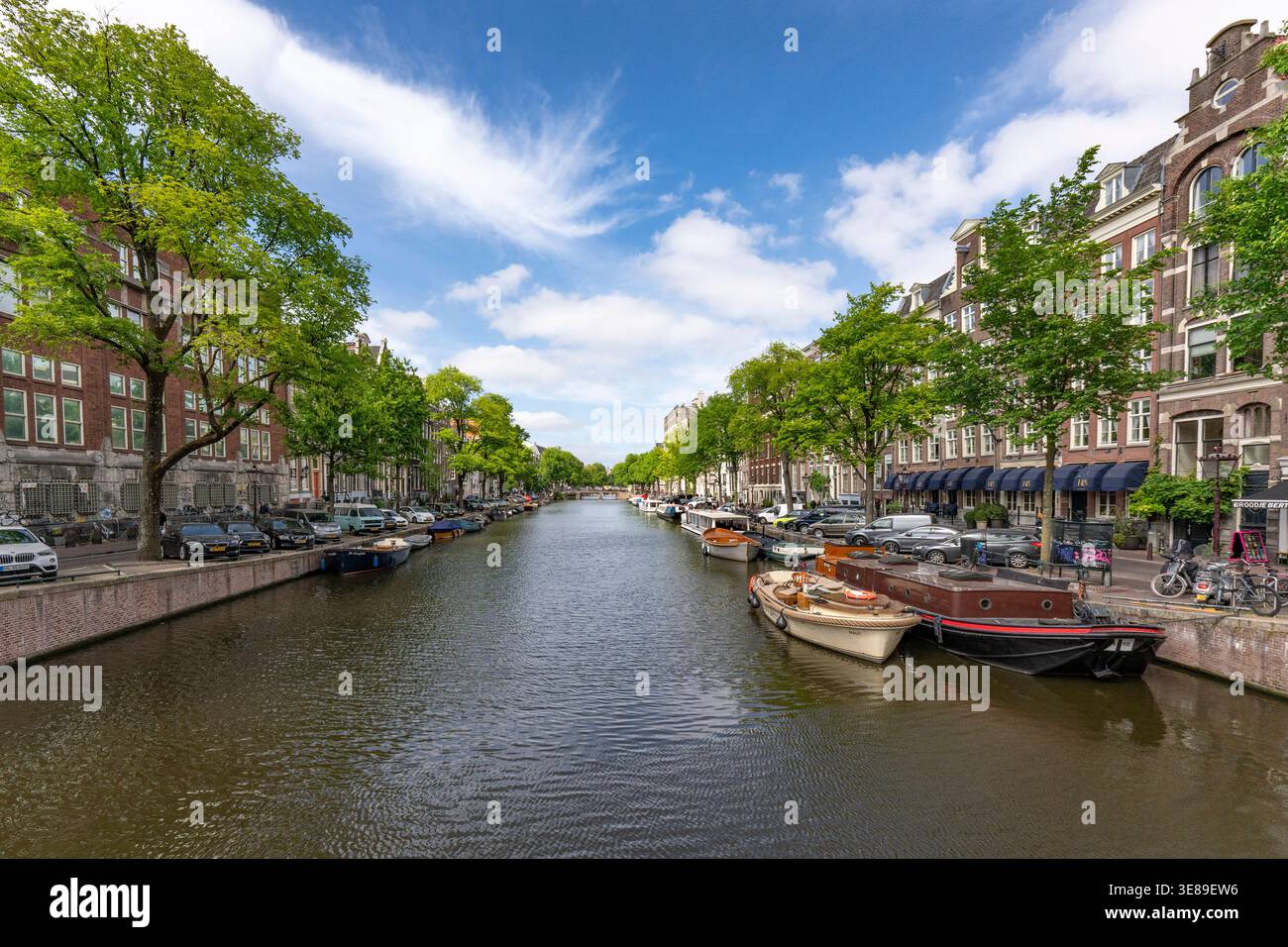 Canal Singel depuis un pont à Amsterdam Banque D'Images