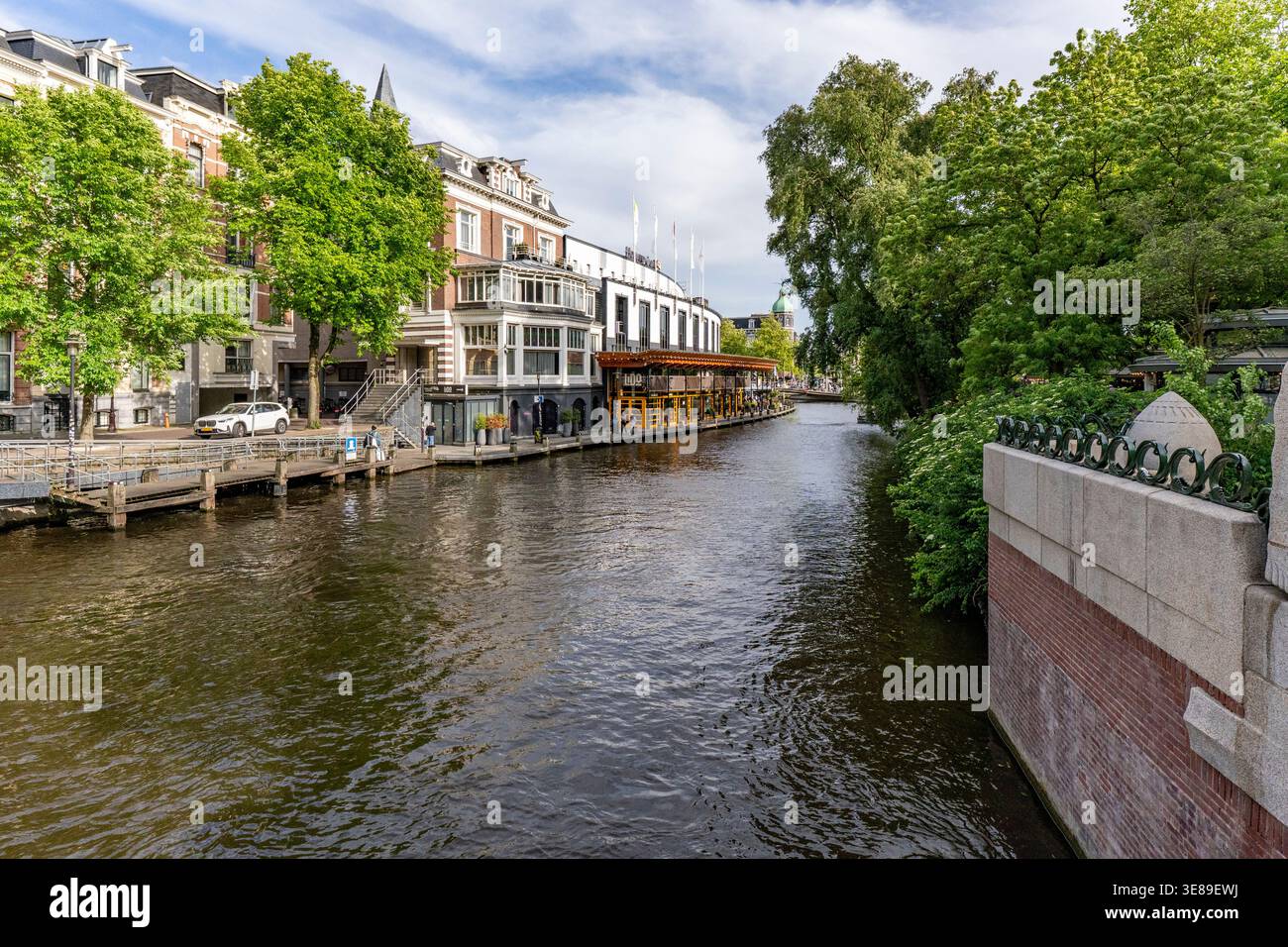 Paysage urbain du canal Singelgracht de Leidsekade à Amsterdam Banque D'Images