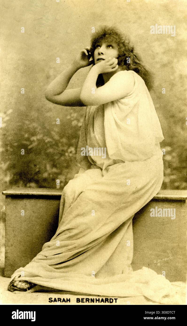 L'actrice Sarah Bernhardt (1844-1923) en 1905 carte postale Banque D'Images