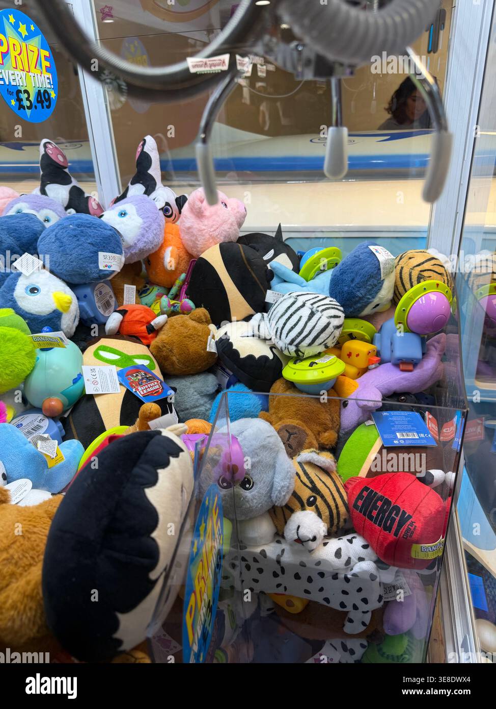 Grue grue grabber dans une salle de jeux - Image de stock capturée avec un smartphone