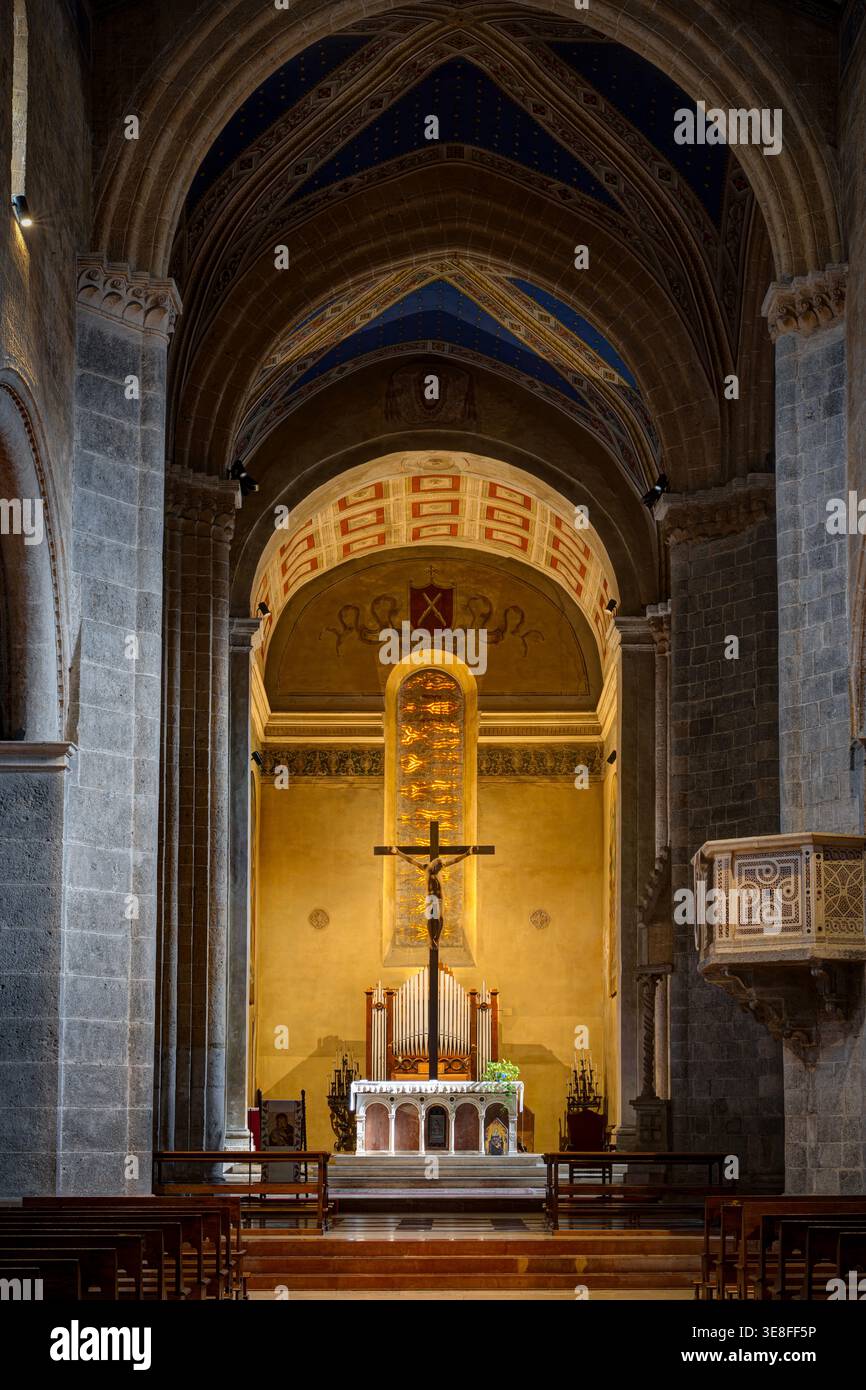 Autel, église de Sant'Andrea (Chiesa di Sant'Andrea). Orvieto, Ombrie, Italie Banque D'Images