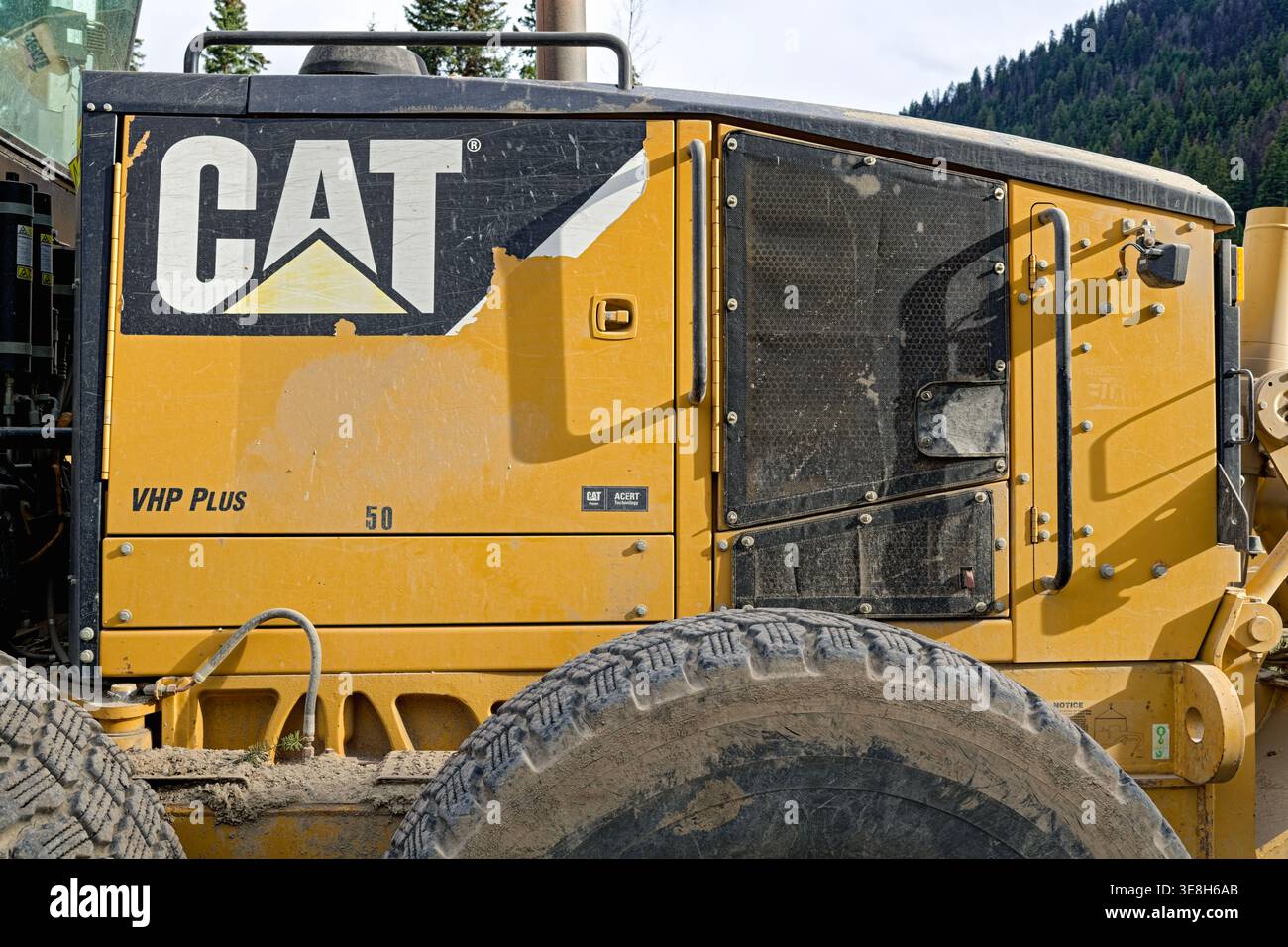 Compartiment moteur d'une niveleuse Caterpillar 14M en Colombie-Britannique, au Canada Banque D'Images