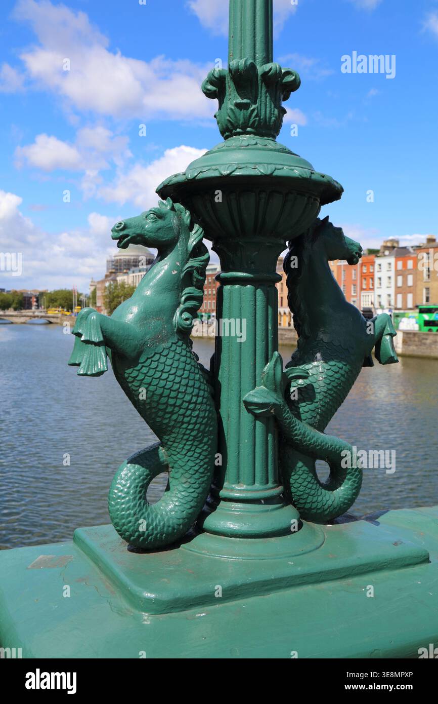 Grattan Bridge hippocampe mythique décoration animale de poisson cheval à Dublin, Irlande. Banque D'Images