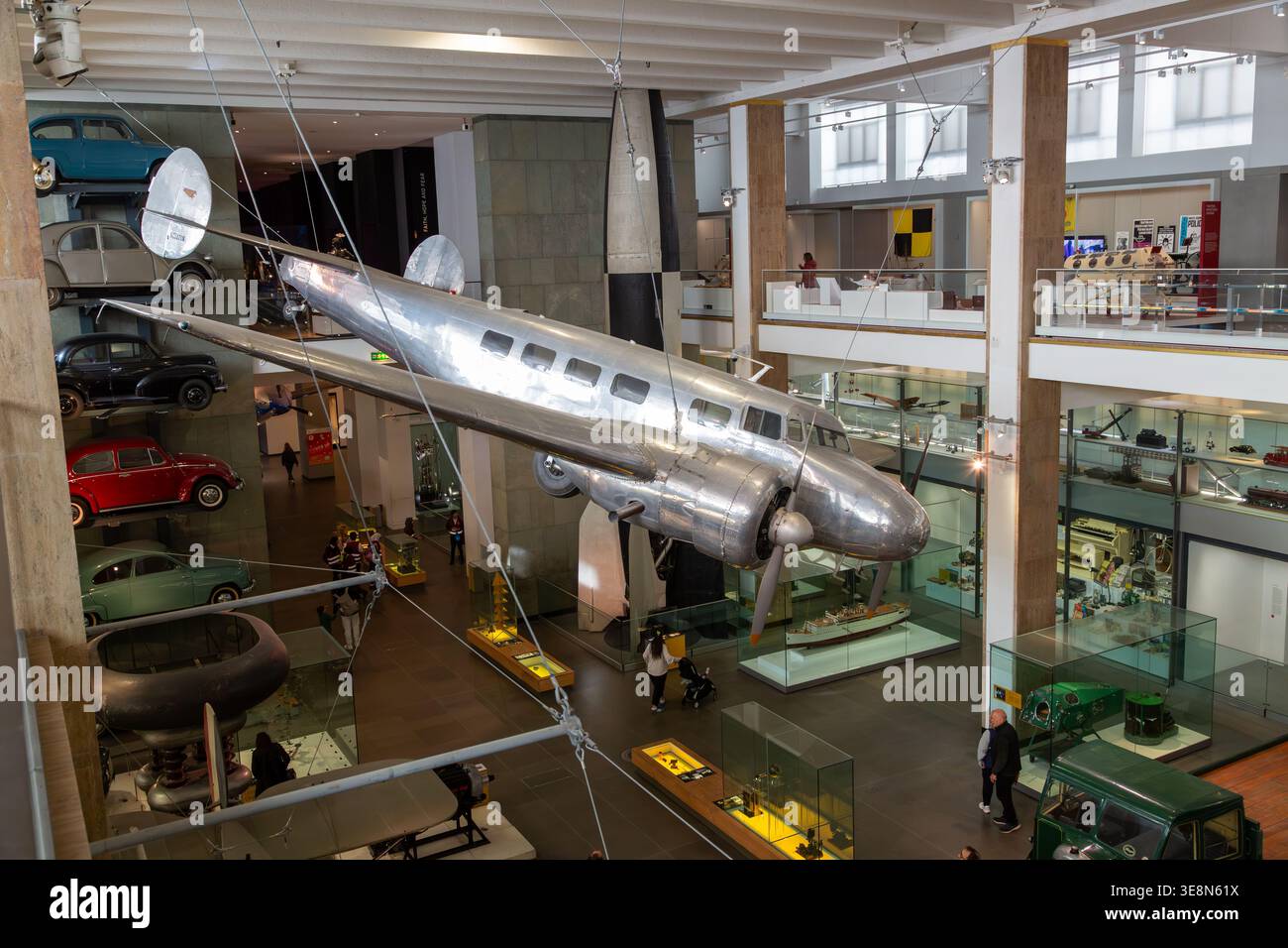 Un avion Lockheed 10A Electra de 1935 dans la galerie Making the Modern World au Science Museum de Londres Banque D'Images