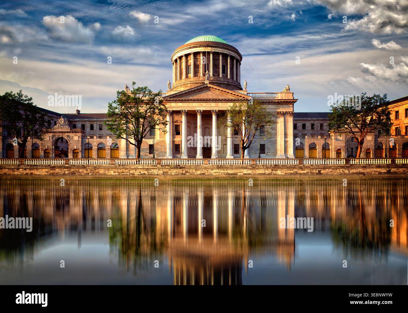 IRE - DUBLIN : quatre tribunaux, siège de la Cour suprême, de la Cour d'appel, de la haute Cour et du circuit court de Dublin. Banque D'Images