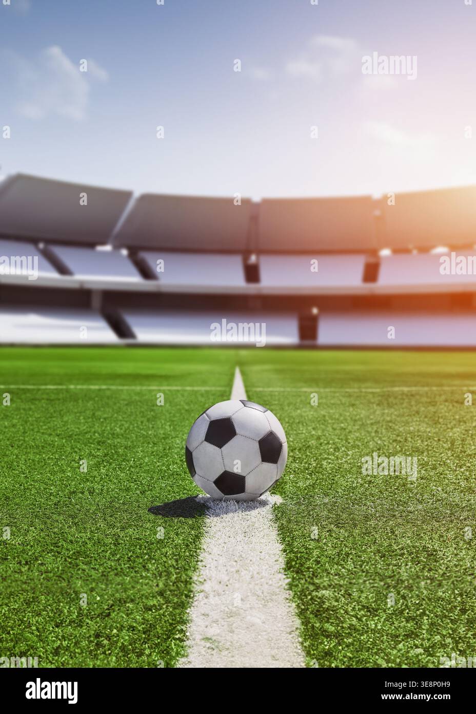 Coucher de soleil de football sur le terrain de football - Football dans le coucher du soleil. Affiche. Banque D'Images