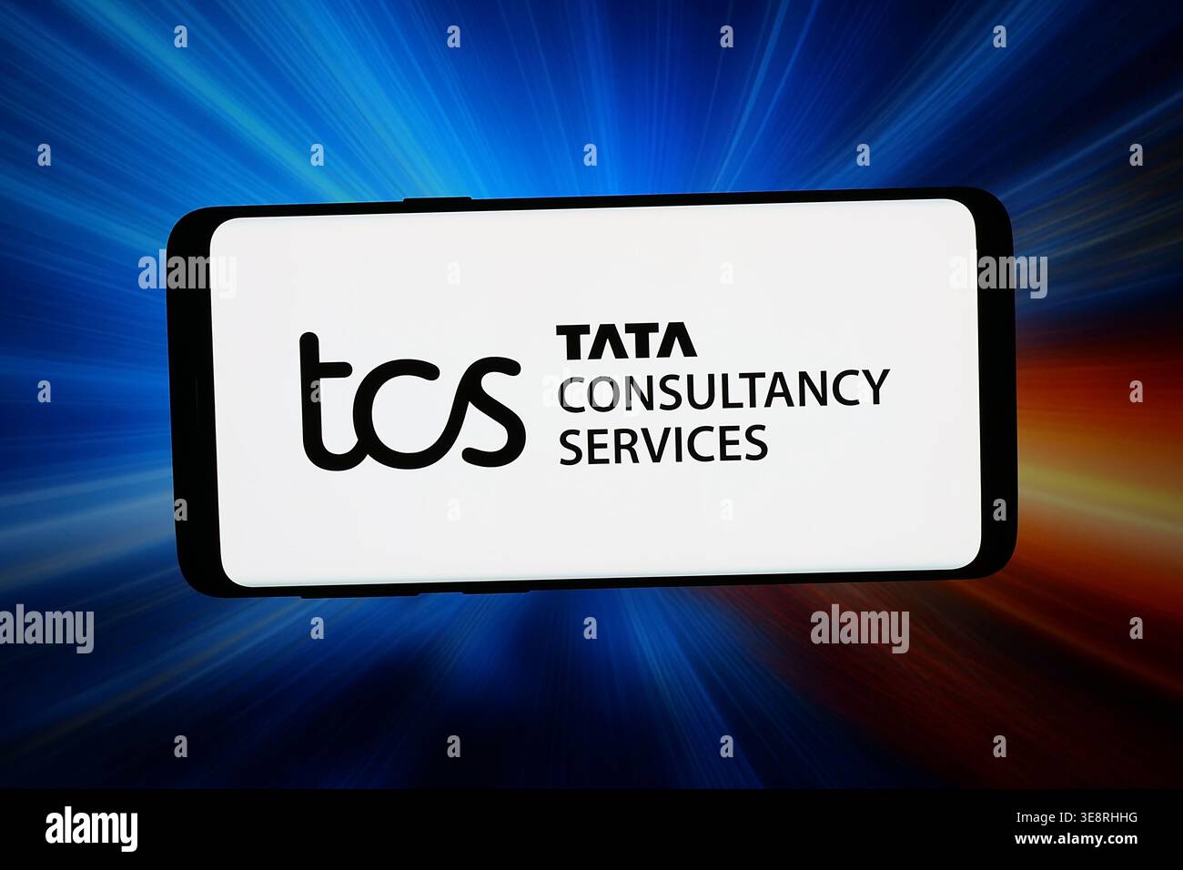 Stuttgart, Allemagne - 04-09-2026 : dans cette illustration photo, le logo de la société Tata Consultancy services Ltd. (TCS) est affiché sur un smartphone Banque D'Images