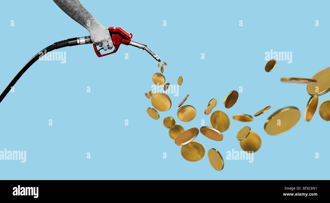 Hausse des prix du carburant, hausse des prix du pétrole, hausse des prix mondiaux du pétrole pour l'énergie brute, crise du pétrole, pièces d'or comme symbole de gaspillage d'argent lors du ravitaillement en carburant Banque D'Images