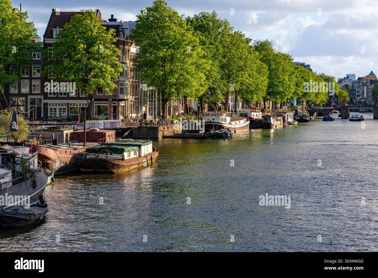 Péniches traditionnelles sur le Nieuwe Keizersgracht Amsterdam Banque D'Images