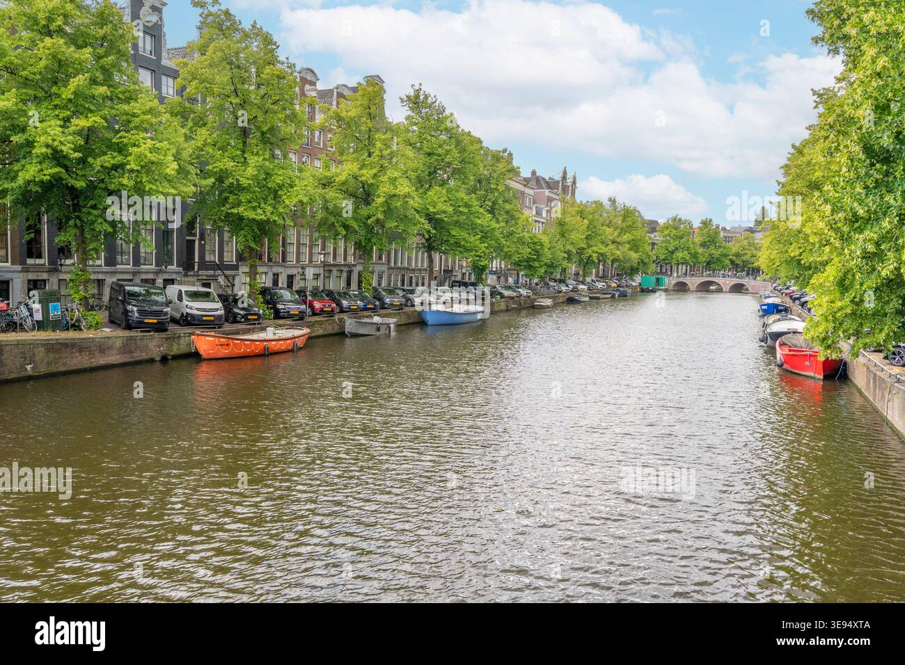 Atmosphère authentique des voies navigables d'amsterdam et de la maçonnerie Banque D'Images