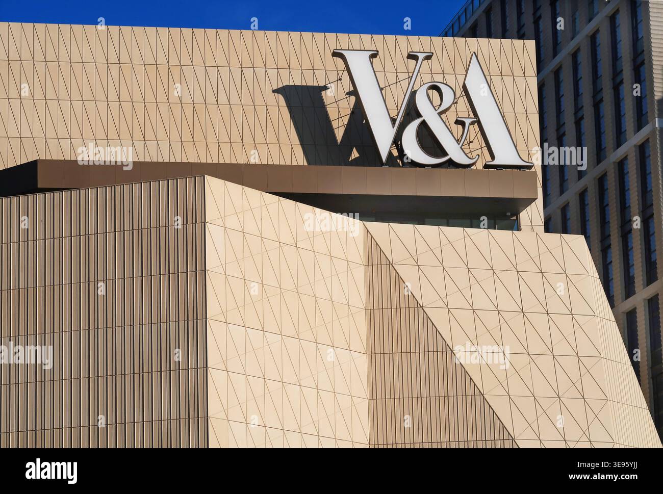 Le nouveau V&A East Museum sur le front de mer de Stratford dans le parc olympique Queen Elizabeth de Londres. Ouvert en avril 2026 Banque D'Images