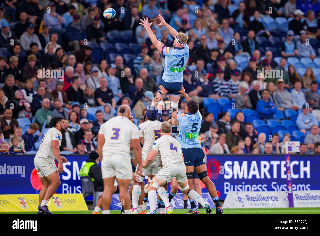 Sydney, Australie. 17 avril 2026. Matt Philip des Waratahs remporte le ballon de ligne lors du match de Super Rugby Pacific Rd 10 2026 opposant les Waratahs et Moana Pasifika à l'Allianz Stadium le 17 avril 2023 à Sydney, Australie crédit : IOIO IMAGES/Alamy Live News Banque D'Images