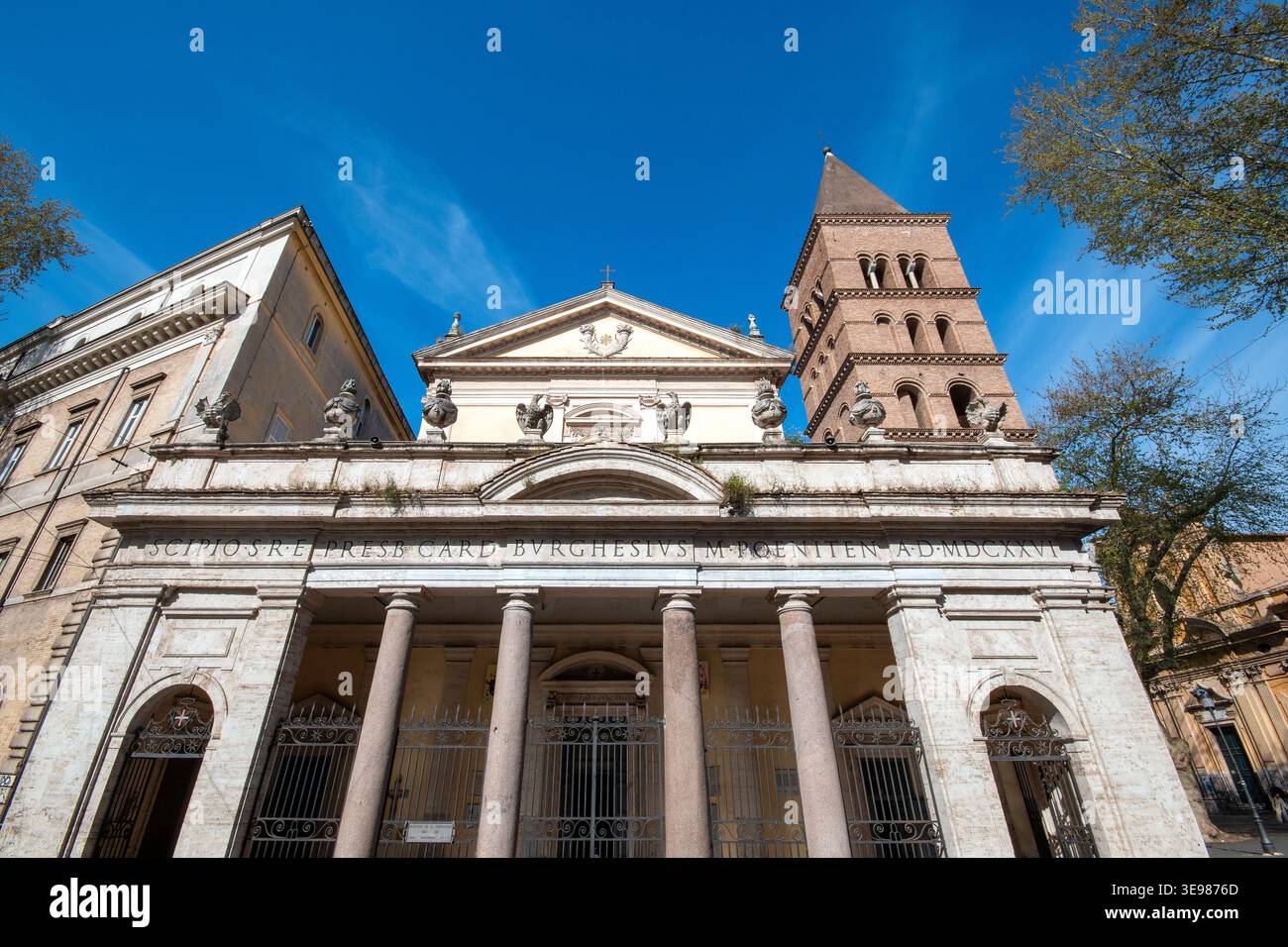 Église San Crisogono avec le clocher roman, Trastevere, Rome, Italie Banque D'Images