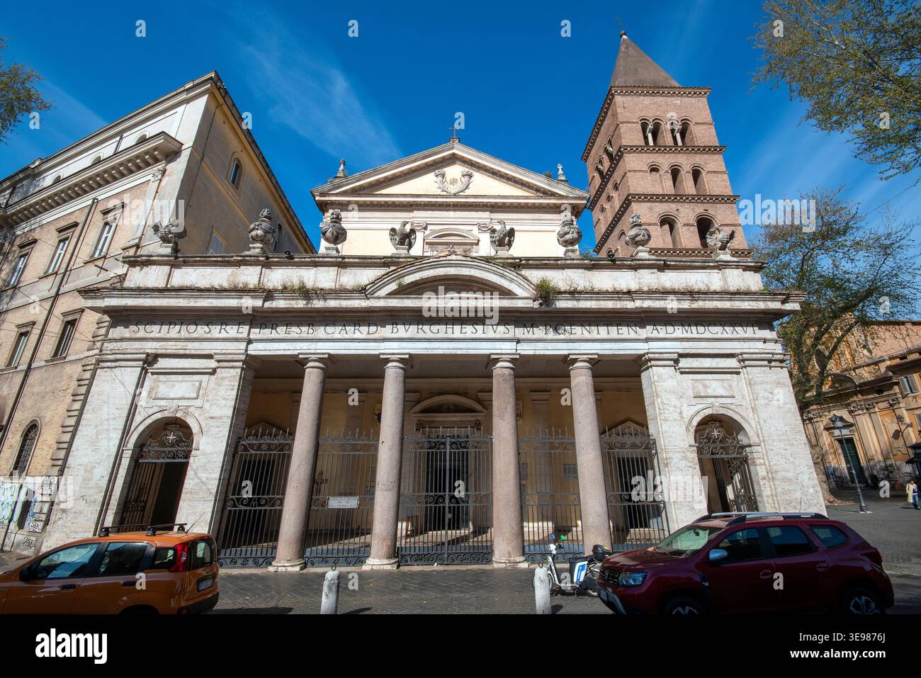 Église San Crisogono avec le clocher roman, Trastevere, Rome, Italie Banque D'Images
