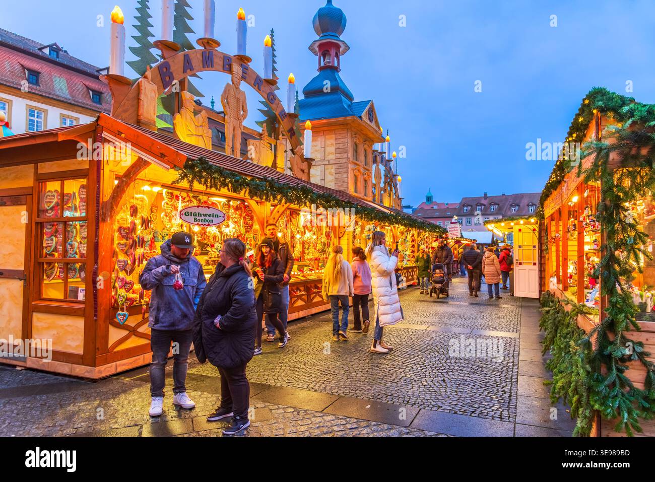 Bamberg, Allemagne - 28 novembre 2025. Weihnachtsmarkt, charmants marchés de Noël de Bavière. Banque D'Images