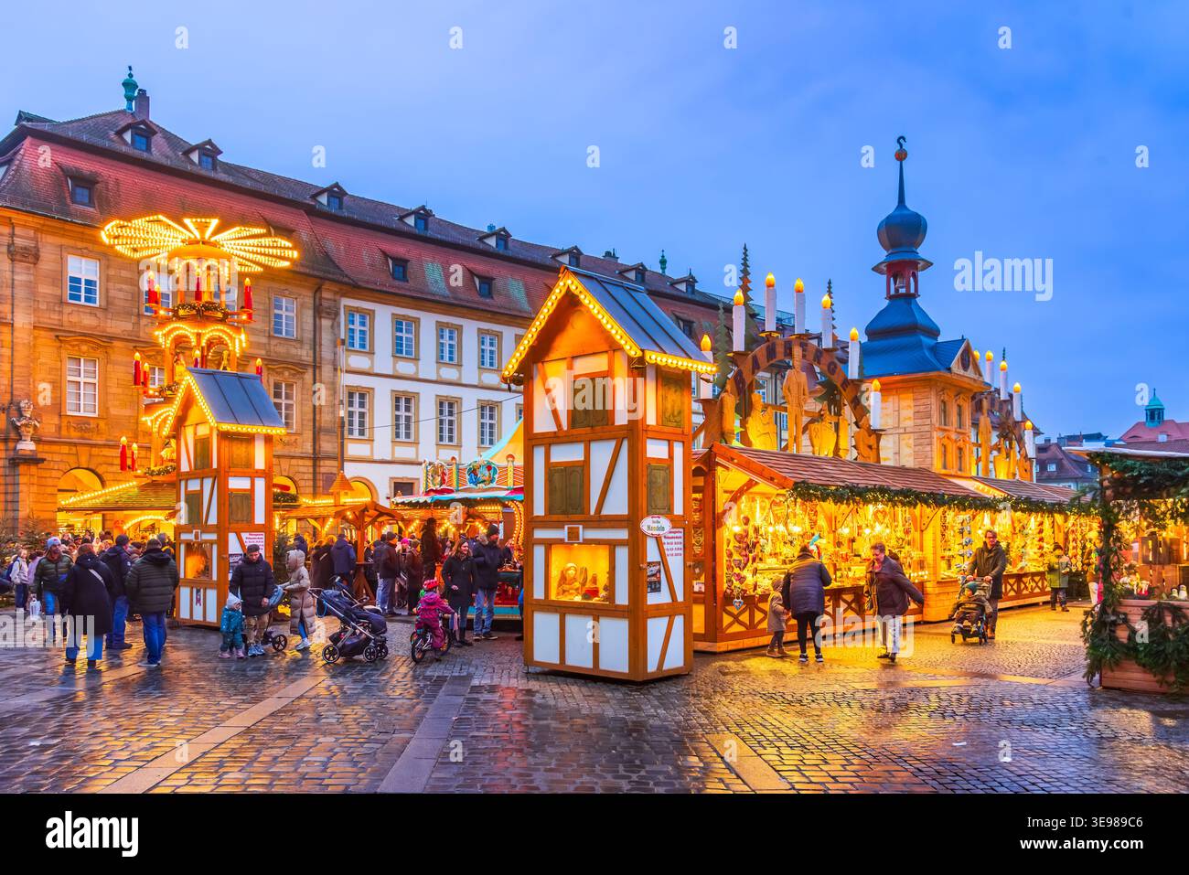 Bamberg, Allemagne - 28 novembre 2025. Weihnachtsmarkt, l'une des plus belles petites villes de haute-Franconie - Bavière. Banque D'Images