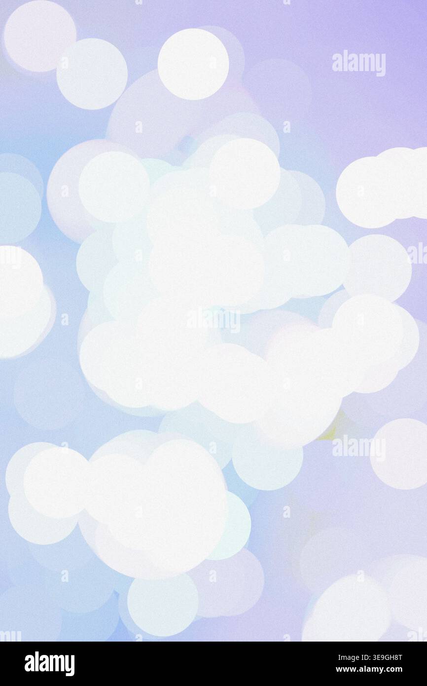 Fond abstrait bleu clair doux avec des cercles bokeh flous, lueur aérée, texture douce, composition verticale. Banque D'Images