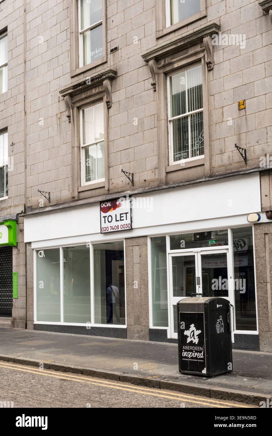 Magasin fermé et vide à louer dans Union Street, Aberdeen. Banque D'Images