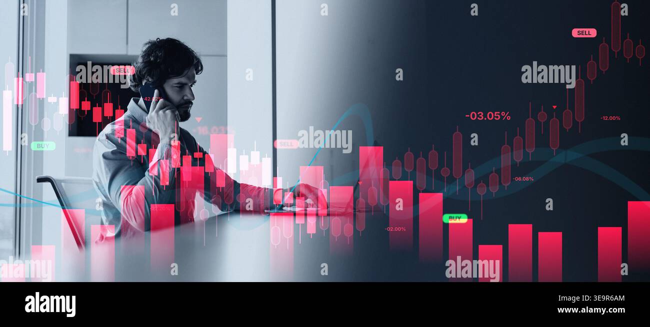 Homme discutant des tendances du marché boursier tout en surveillant les données de trading à un bureau Banque D'Images