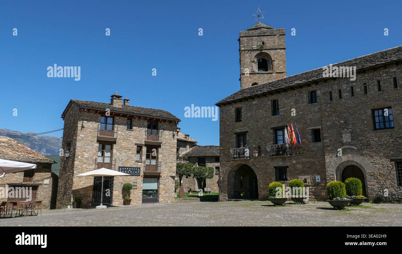 Espagne, Aragon : le village d'Ainsa-Sobrarbe est l'une des plus belles villes médiévales d'Europe et appartient à l'association des 'plus beaux V Banque D'Images