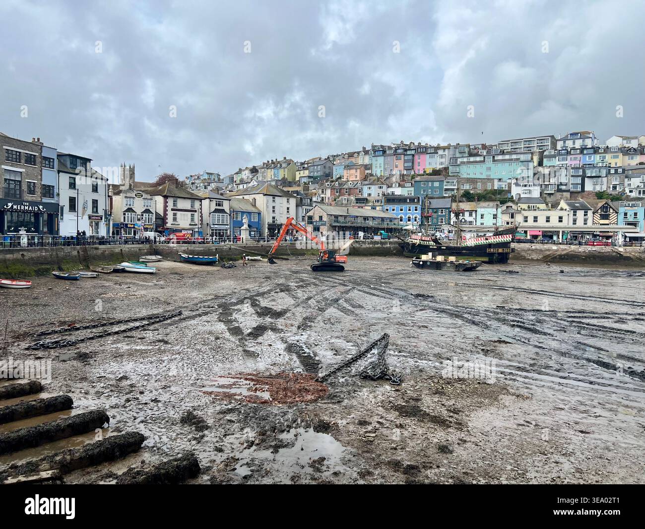 Rénovation du port de la pittoresque ville balnéaire de Brixham, Devon, printemps 2026 Banque D'Images