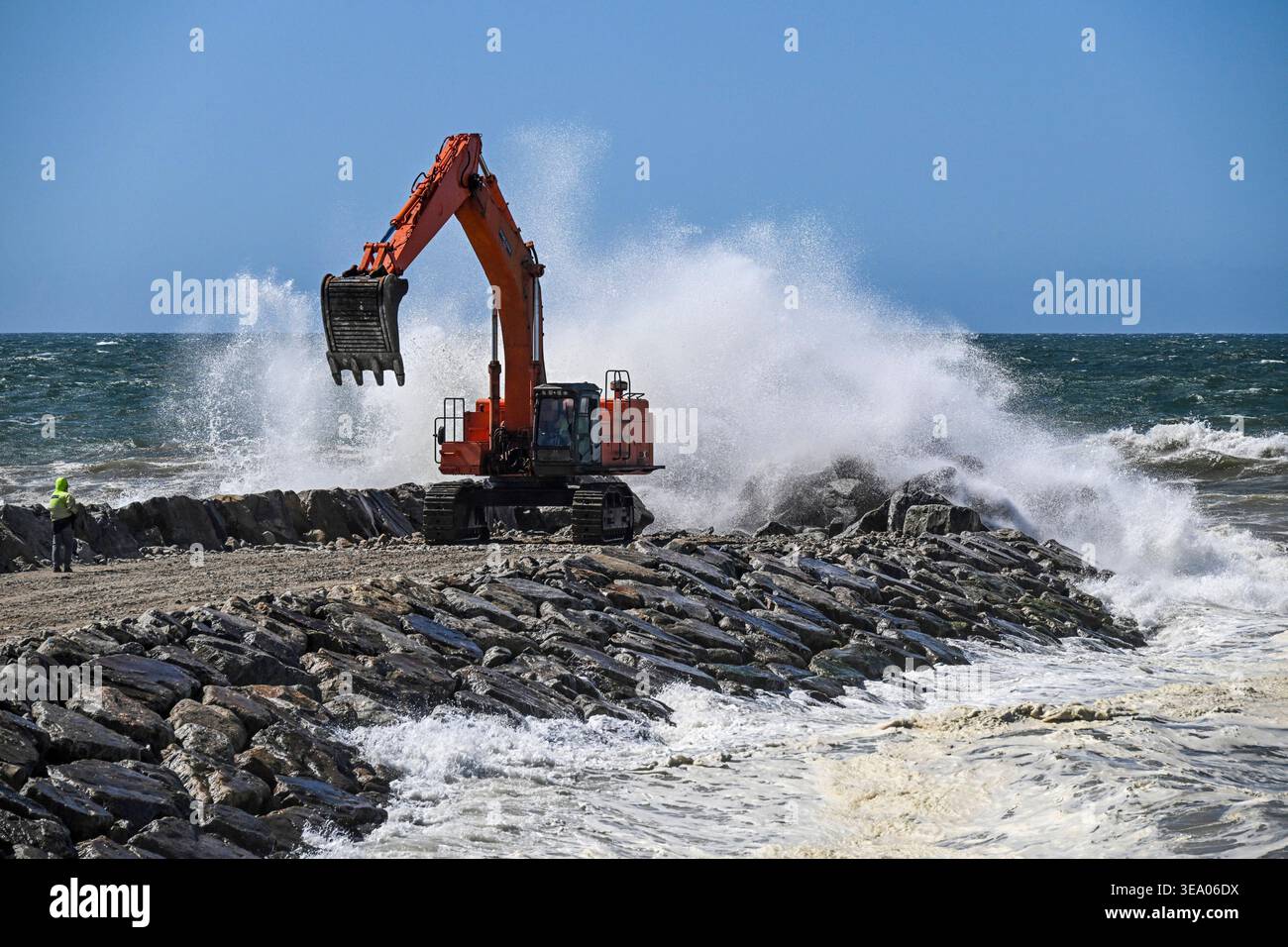Portugal, Furadouro, région d'Ovar, 8 septembre 2025 : projets de renforcement des digues côtières pour protéger les dunes et lutter contre l'érosion côtière. Furadoro Bea Banque D'Images