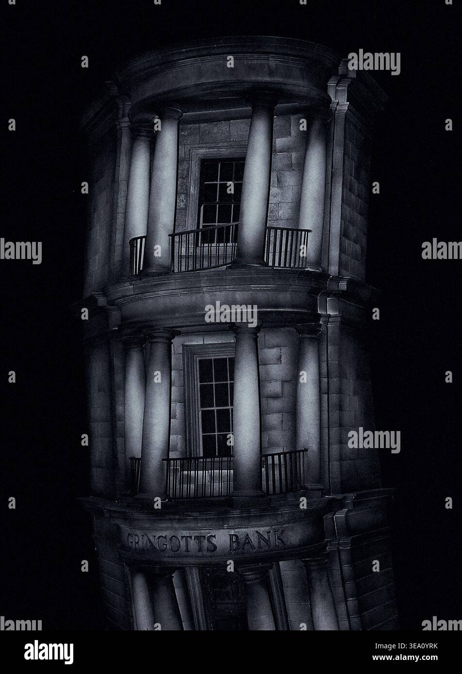 Atmosphérique Black & White of Gringots Bank, Diagon Alley : Warner Bros Studio Tour, Studio Tour Dr, Leavesden, Watford WD25 7LR Royaume-Uni Banque D'Images