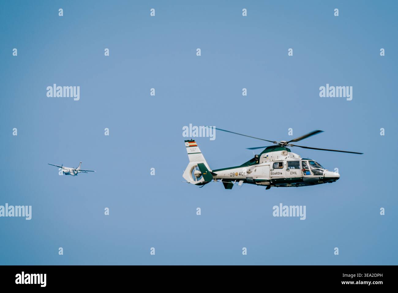 GIJON, ESPAGNE - 27 JUILLET 2025 : un hélicoptère Eurocopter AS365 Dauphin lors du salon Gijon Air Banque D'Images