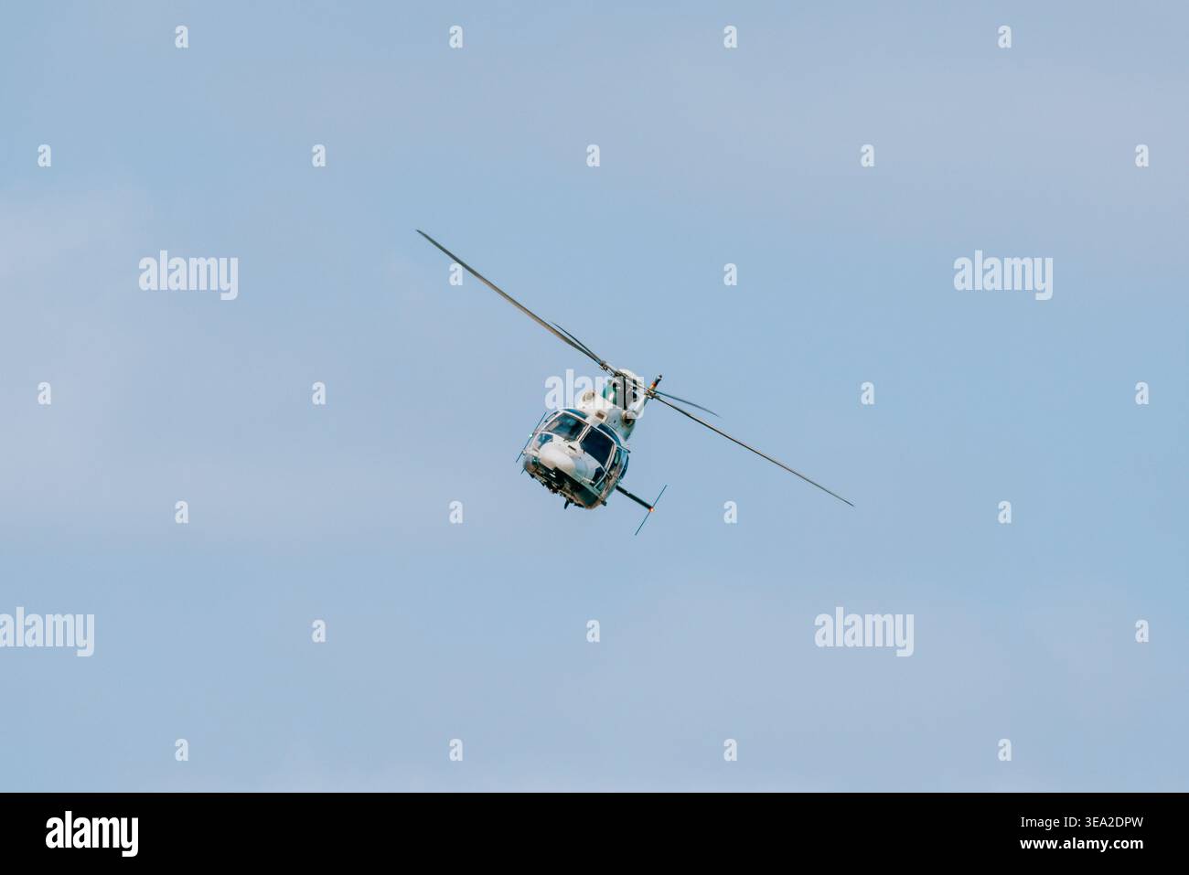 GIJON, ESPAGNE - 27 JUILLET 2025 : un hélicoptère Eurocopter AS365 Dauphin lors du salon Gijon Air Banque D'Images