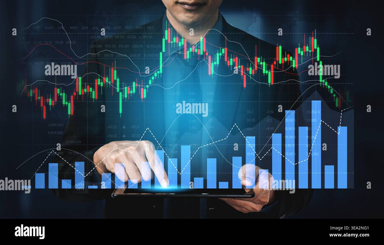 Professionnel des affaires effectue des analyses sur tablette numérique, présentant les données financières et les tendances du marché boursier d'une manière visuellement attrayante pour améliorer Banque D'Images