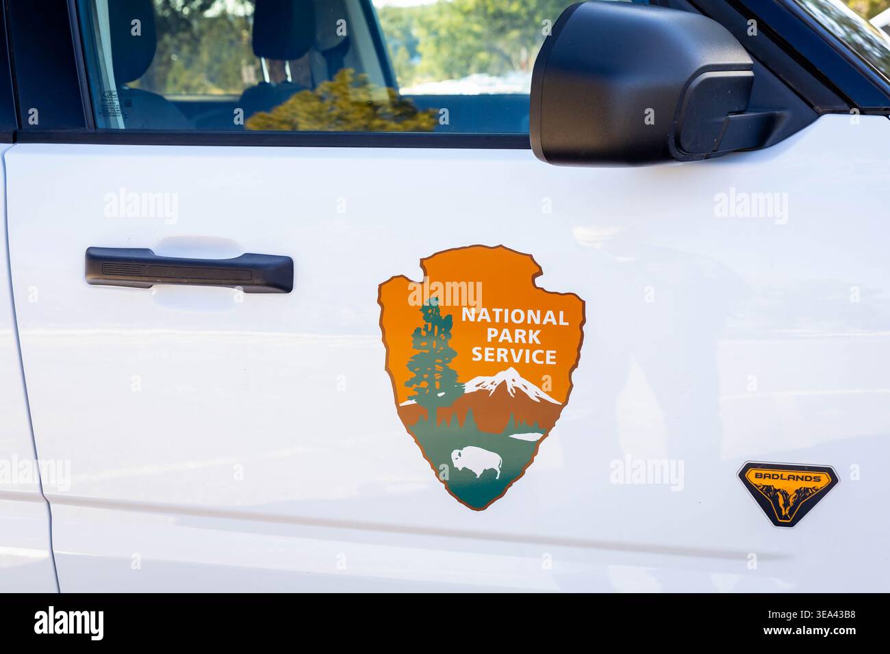 Flagstaff, AZ, États-Unis - 31 janvier 2026 : logo officiel du National Park Service affiché sur le camion de service utilisé pour l'exploitation et la maintenance du parc Banque D'Images