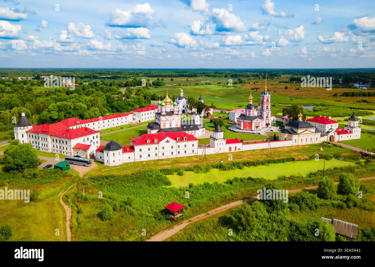Le monastère de la Trinité de Varnitsky de Saint-Sergius vue panoramique aérienne à Rostov Veliky dans l'oblast de Yaroslavl, anneau d'or de Russie Banque D'Images