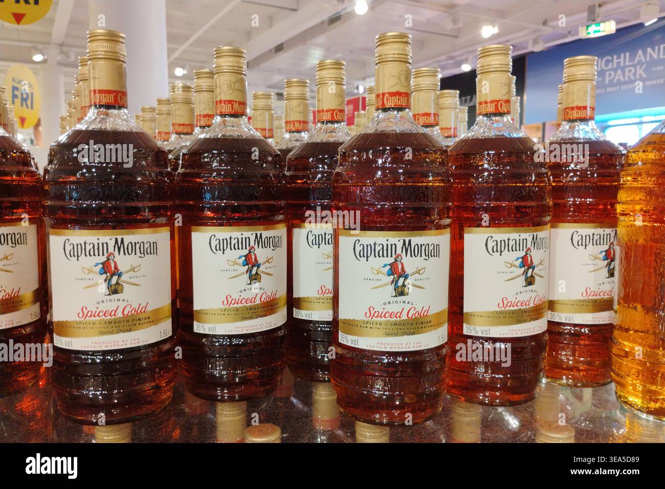 Captain Morgan / Spirituosen / Regal im Supermarkt / Getraenke Banque D'Images