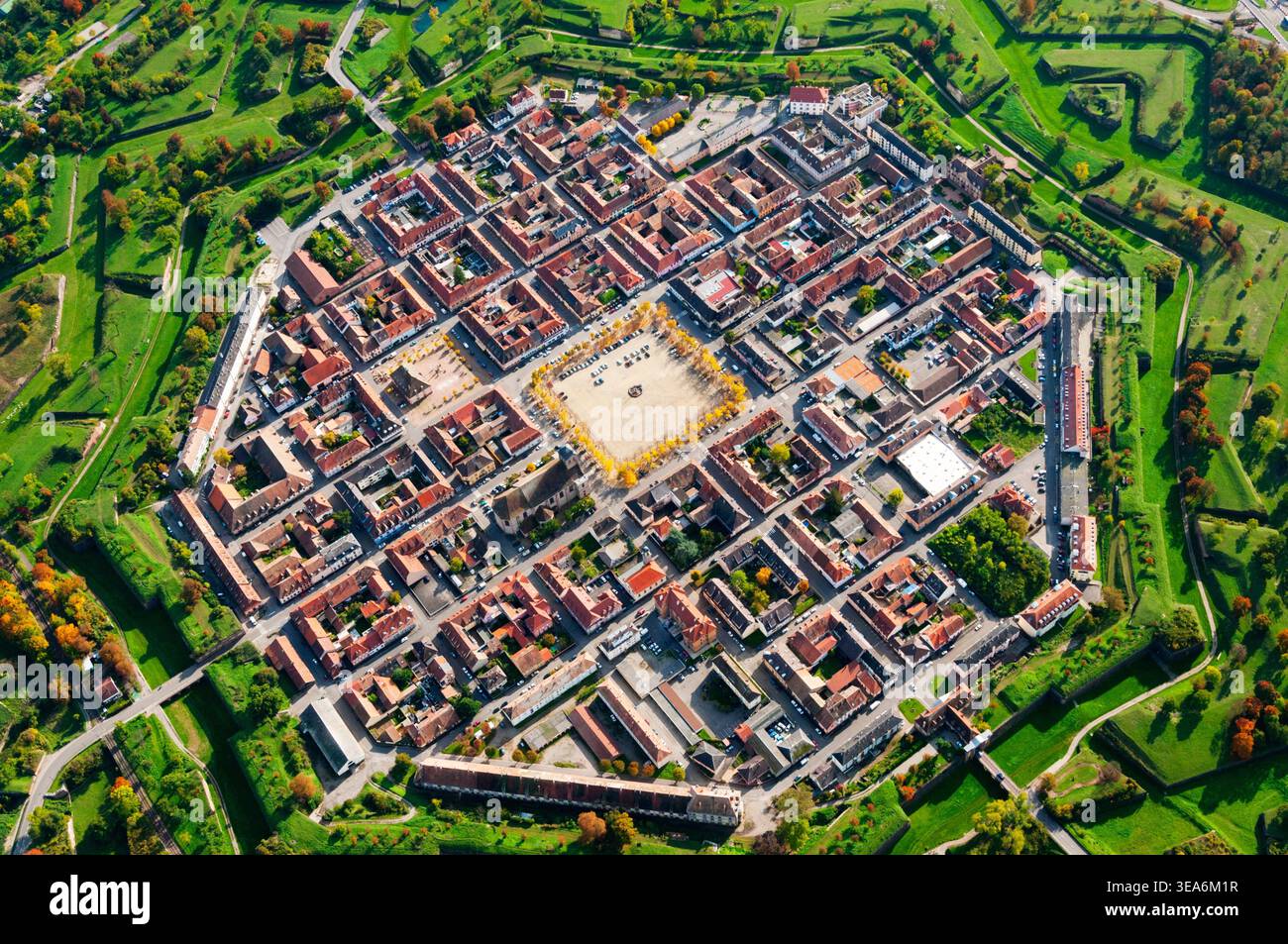 France, Haut Rhin 68, neuf-Brisach ville classée au patrimoine mondial de l'UNESCO, ville fortifiée dessinée par Vauban vue aérienne Banque D'Images