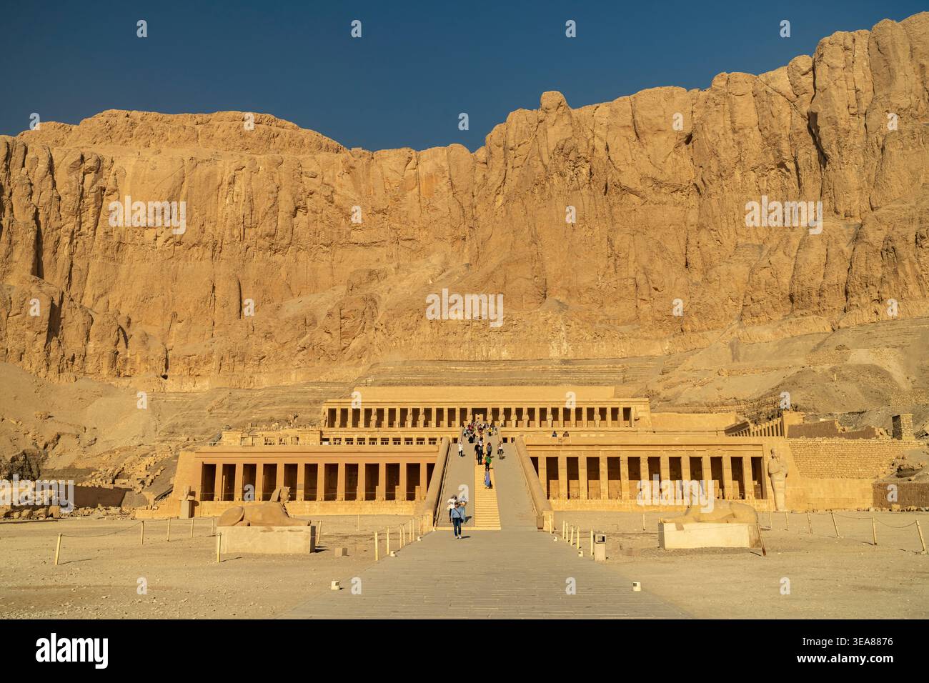 Temple mortuaire d'Hatshepsout et Mentuhotep II à Deir el-Bahari, Thèbes Ouest près de Louxor, Egypte, Afrique Banque D'Images