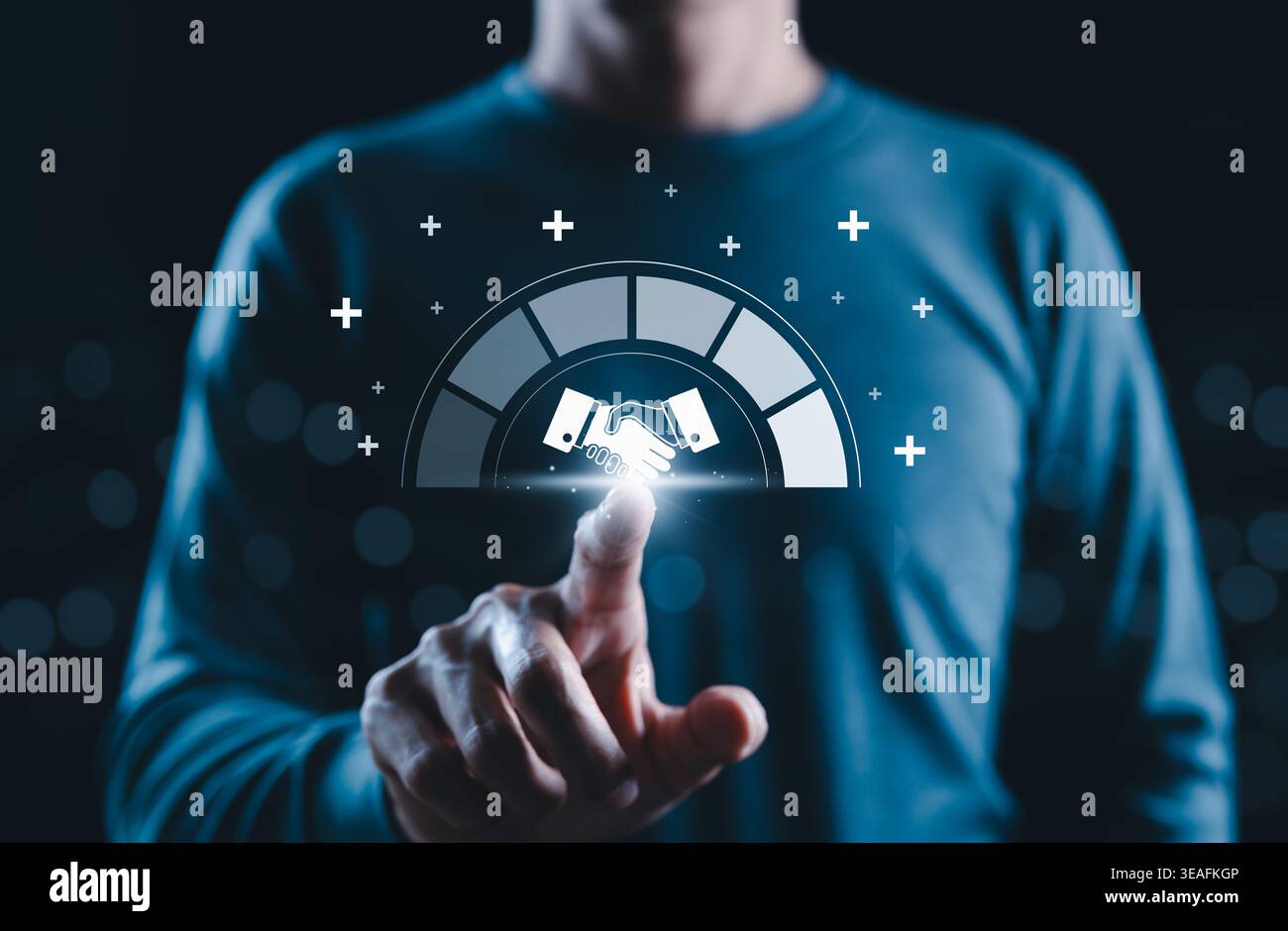 Concept de partenariat d'affaires et d'accord de fiducie. Pointant sur le mètre de jauge avec des symboles plus, icône de poignée de main, représentant la collaboration, entreprise Banque D'Images
