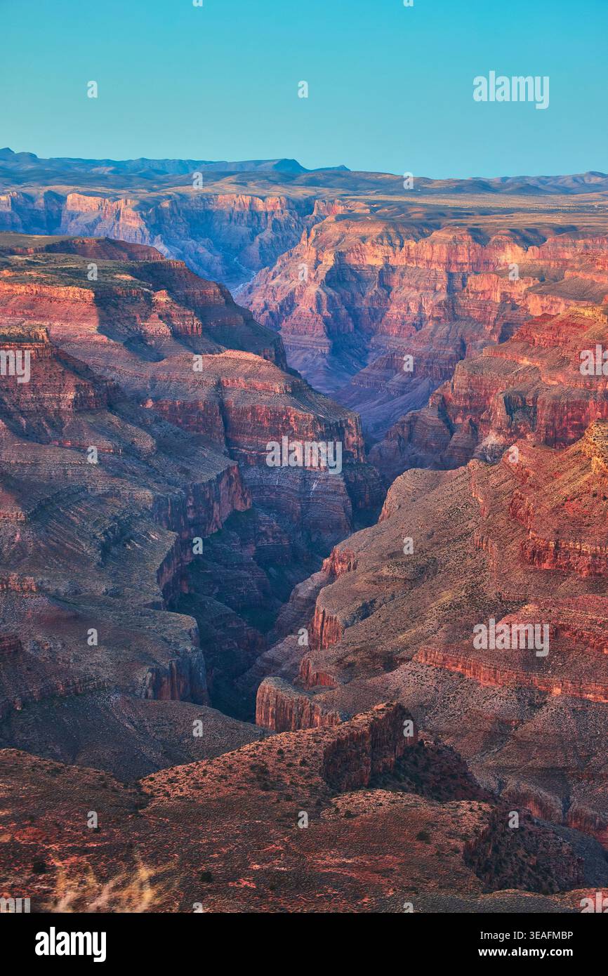 Lever de soleil du Grand Canyon et falaises accidentées depuis High Viewpoint Arizona Banque D'Images