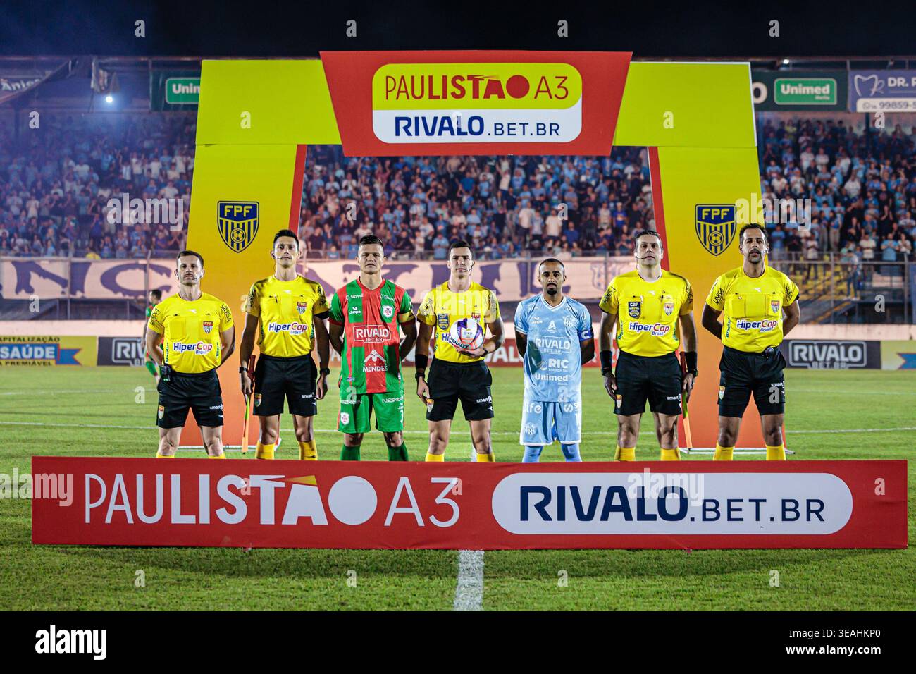 Marilia, Sao Paulo, Brésil. 22 avril 2026. Marilia (SP), 04/22/2026 - Paulista A3/Marilia x Portuguesa Santista - arbitre : Leonardo Delfino de Abreu Lima et les assistants Daniel Paulo Ziolli et Enderson Emanoel Turbiani da Silva dans un match entre Marilia et Portuguesa Santista, valable pour la première manche de la finale de la série Paulista A3, qui se tient au stade Bento de Abreu, à Marilia, dans la nuit du mercredi 22 avril 2026. Crédit : Paulo H Dias/PHD Press/TheNews2. (Crédit image : © PhD Press/TheNEWS2 via ZUMA Press Wire) USAGE ÉDITORIAL SEULEMENT ! Non destiné à UN USAGE commercial ! Banque D'Images