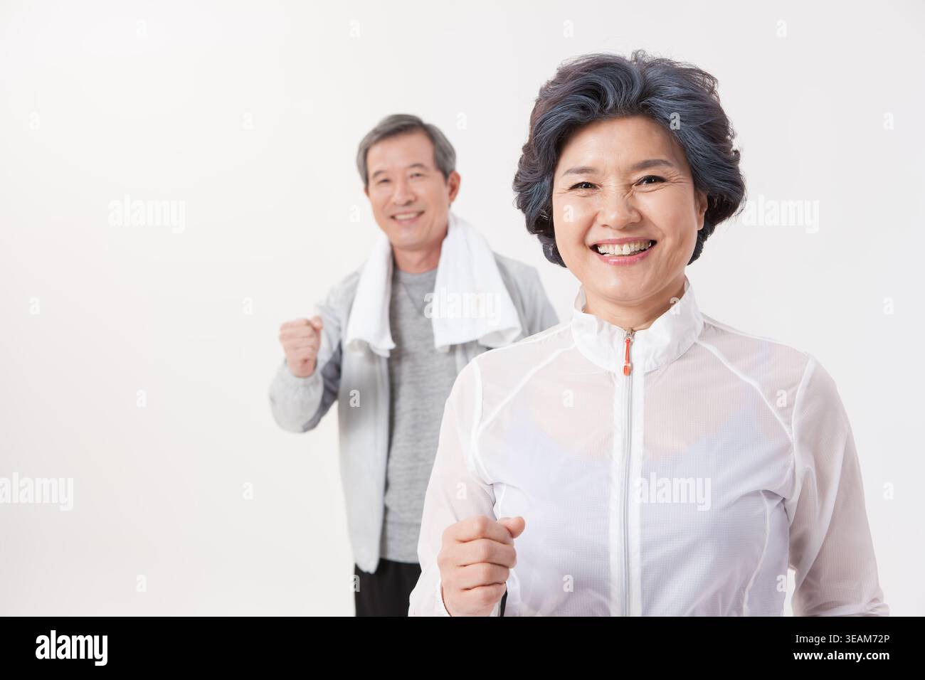 un vieux couple faisant du jogging ensemble Banque D'Images