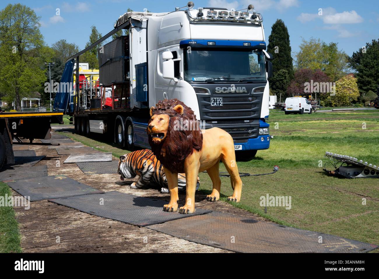 Modèles de lion et de tigre de foire, Abbey Park, Leicester, Leicestershire, Angleterre, ROYAUME-UNI Banque D'Images