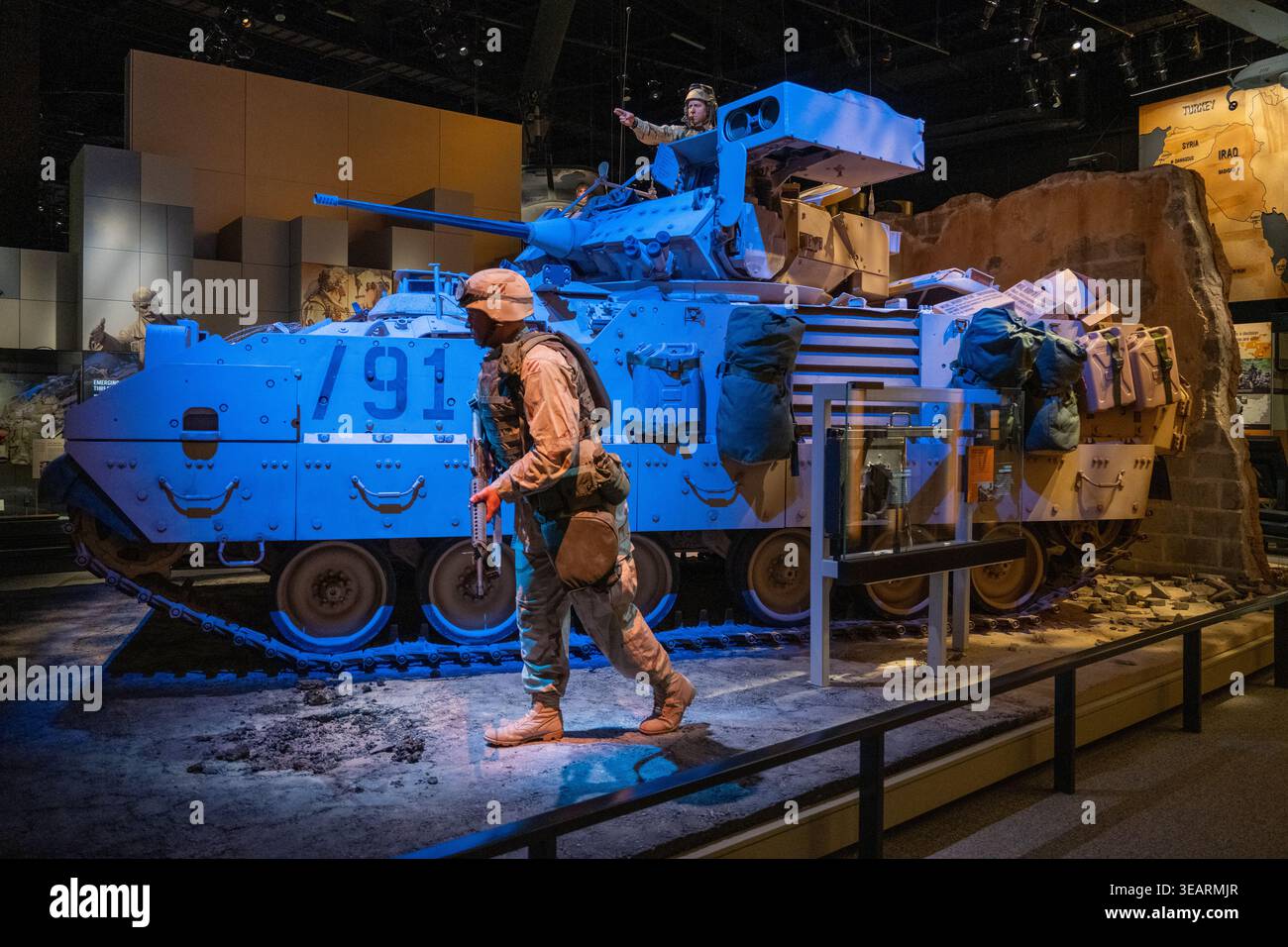Velvior, va - 9 juin 24 : vue latérale d'un véhicule de combat Bradley exposé avec un mannequin soldat dans le musée du Musée national de la St. Banque D'Images